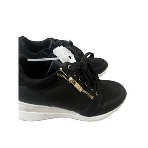 Aldo Women Shoes High Top Black
Lace Up Sneaker
Size 8.5 US